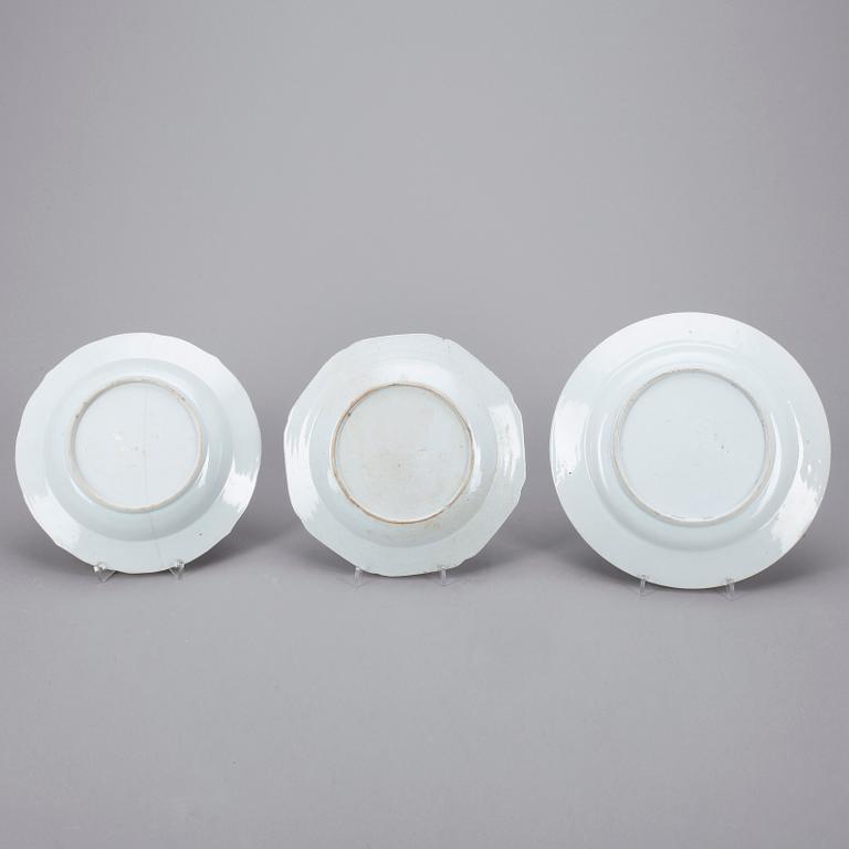 TALLRIKAR, 3 st, porslin, Kina, Qianlong, 1700-tal.