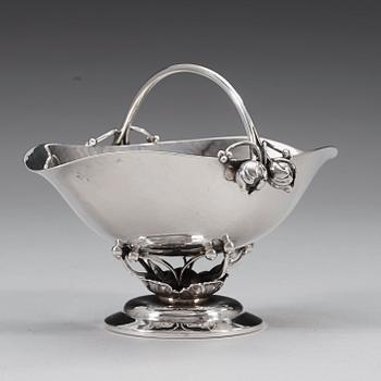 GEORG JENSEN, skål, Köpenhamn 1933-44, sterling. Design nr 235 B,