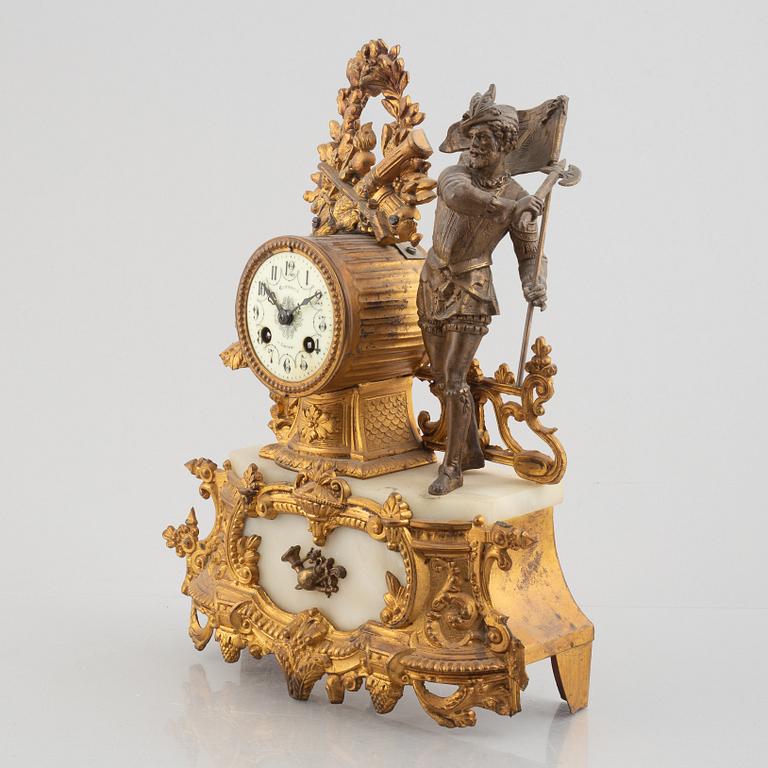 A mantle clock. France, from around the year 1900.