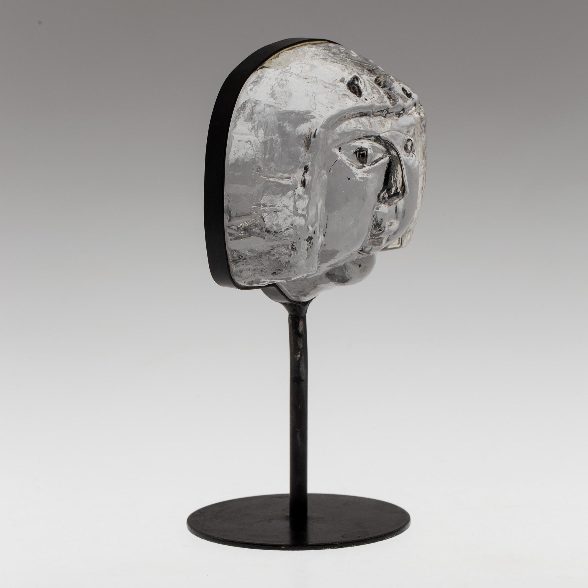 An Erik Höglund glass sculpture, unsigned.