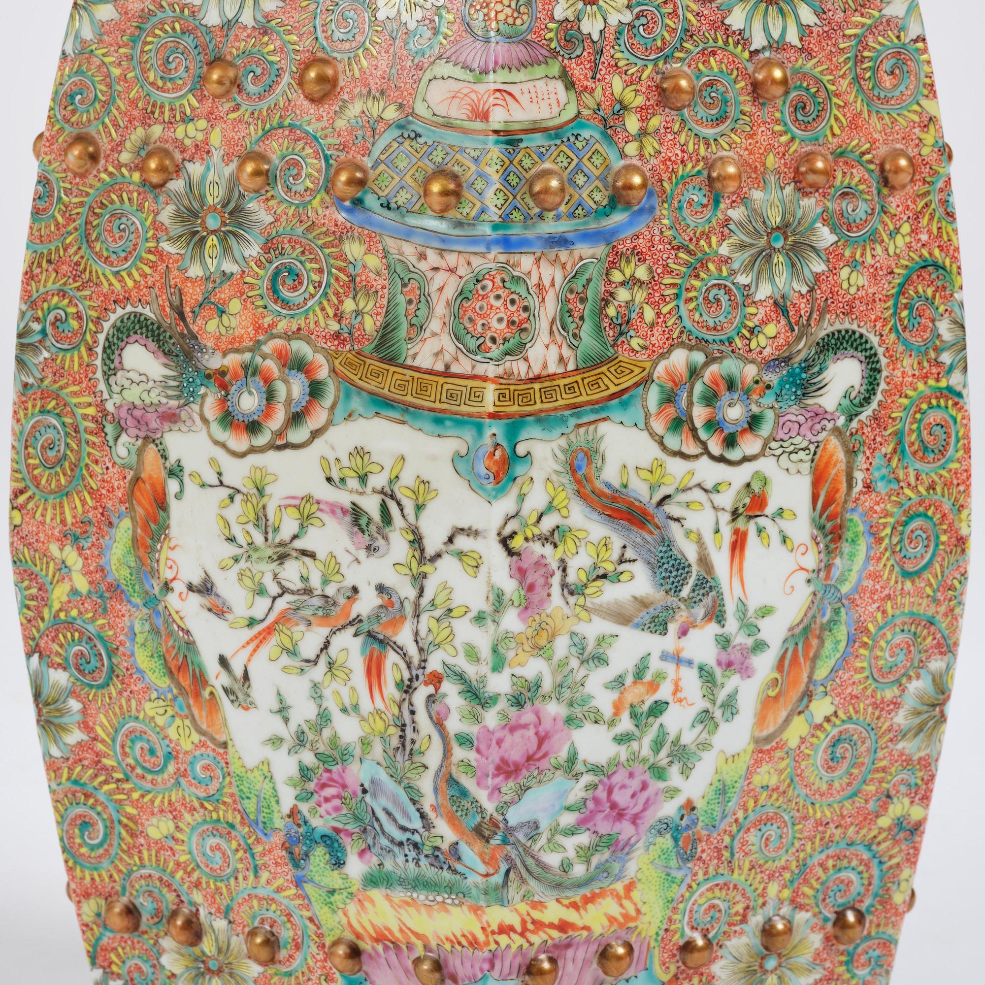 A Chinese Canton porcelain garden seat, around 1900.