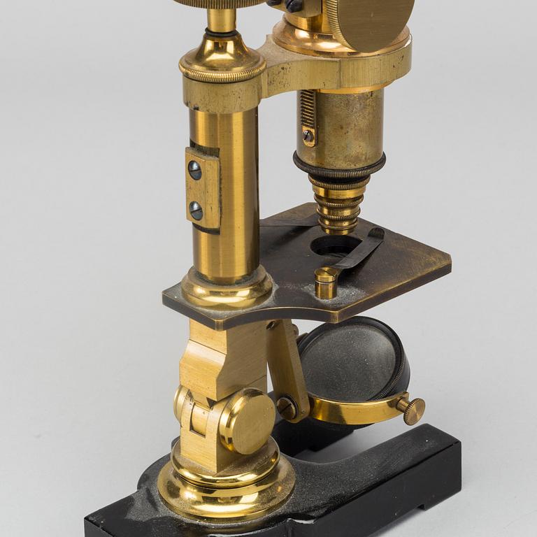 A moncular microscope around 1900.