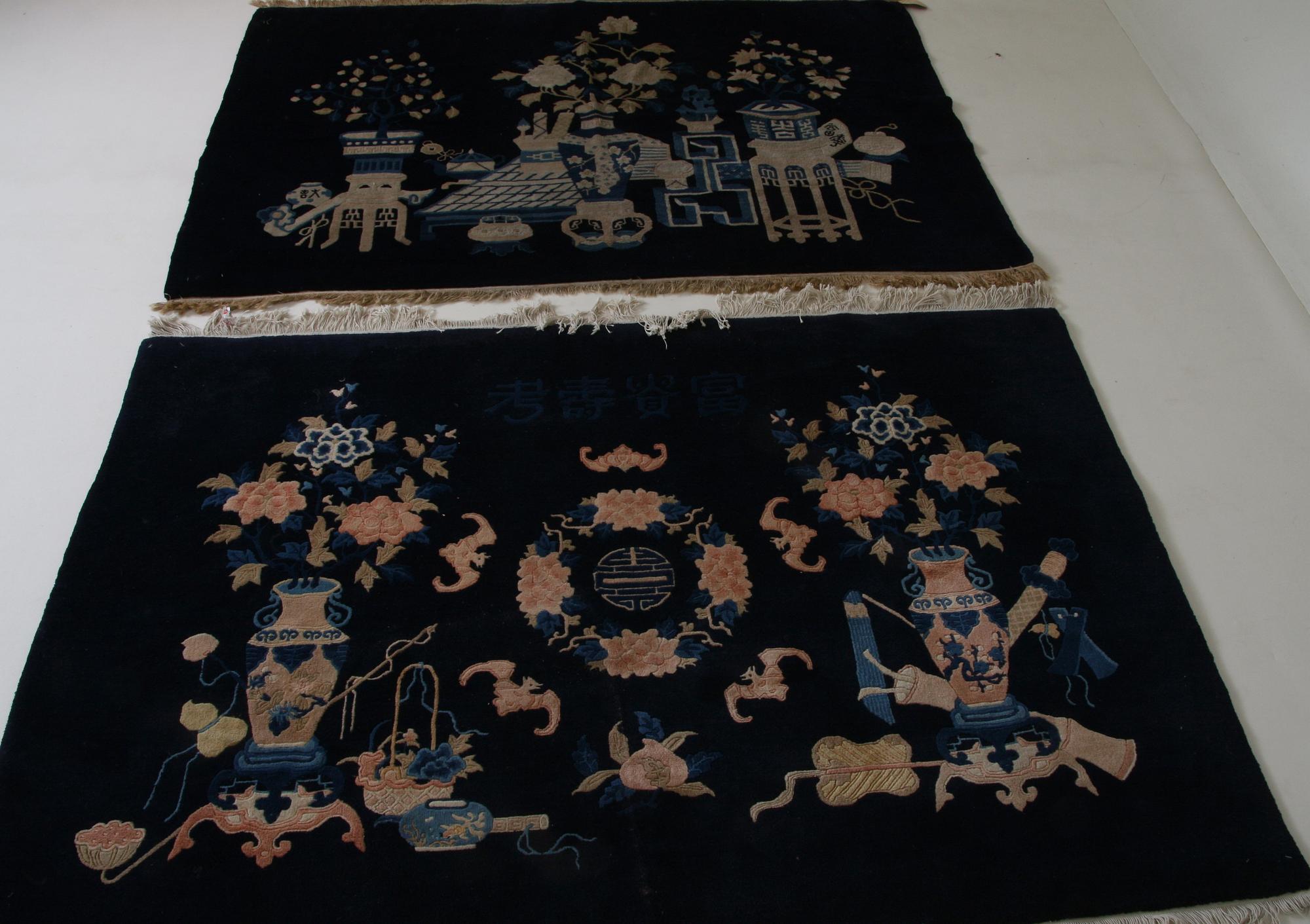 MATTOR, ett par snarlika, Kina. C:a 125 x 185.