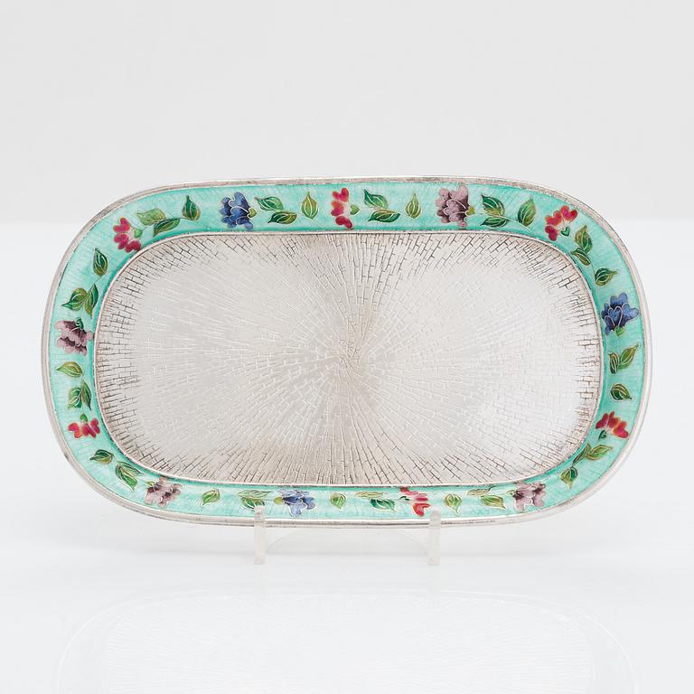 Kryddset på bricka, silver och emalj, Korea 1900-talets senare hälft.