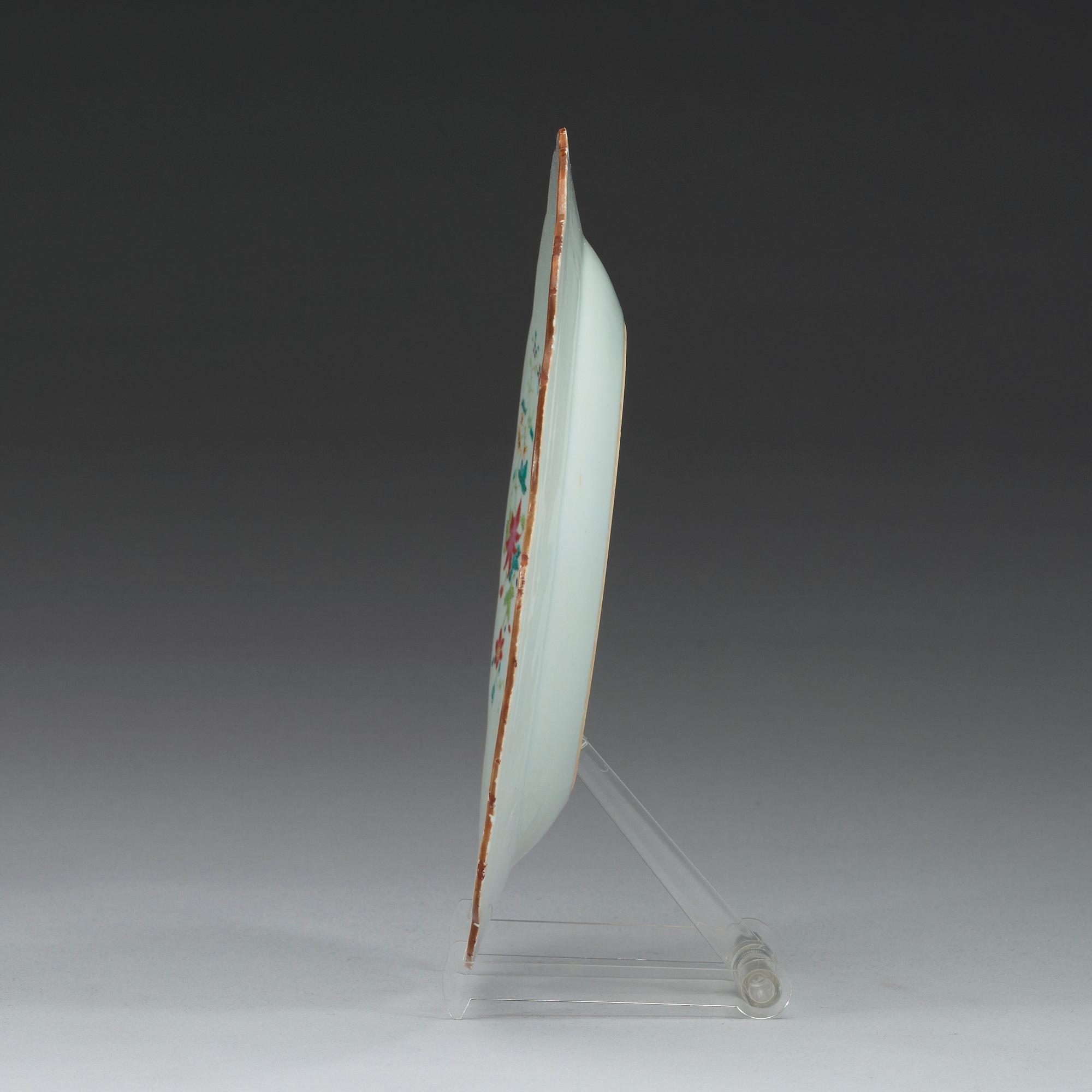 TALLRIK, vapenporslin. Qing dynastin, Qianlong (1736-95).