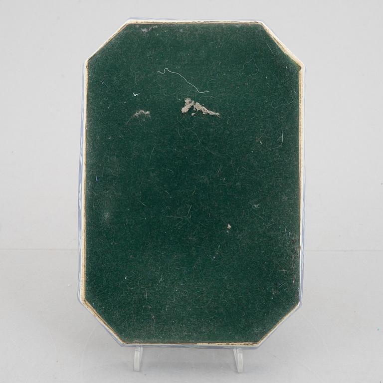 A Chinese blue and white porcelain tray, Qing dynasty, 19th century.