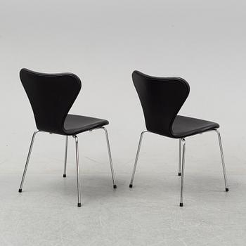 Arne Jacobsen, a set of six "Sjuan" chairs for Fritz Hansen, Denmark.