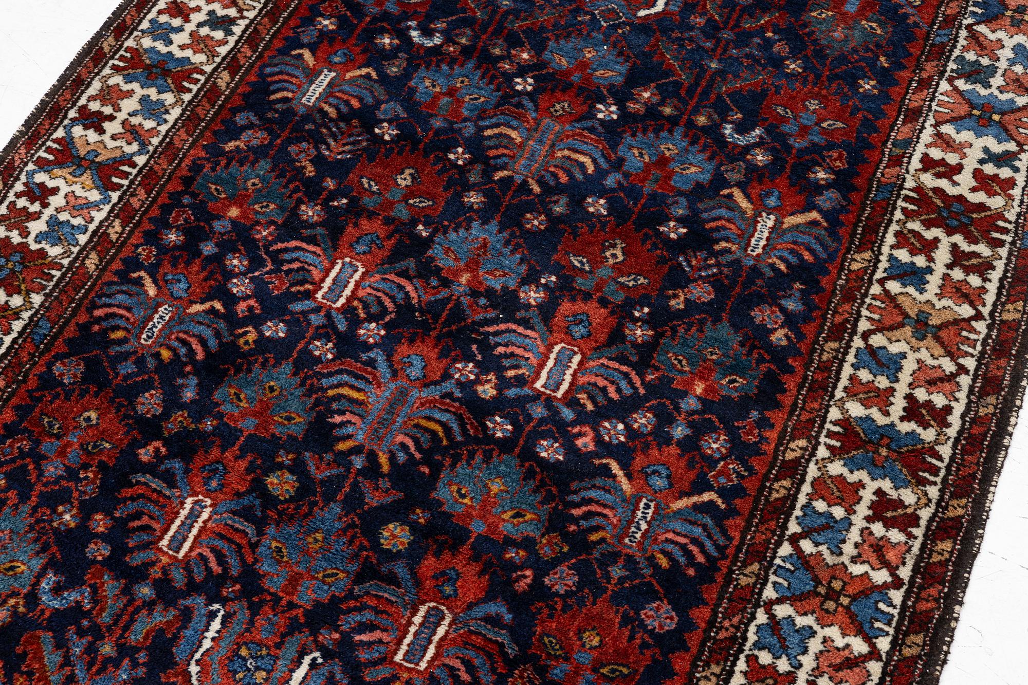 Matta, Meshed, ca 192 x 128 cm.