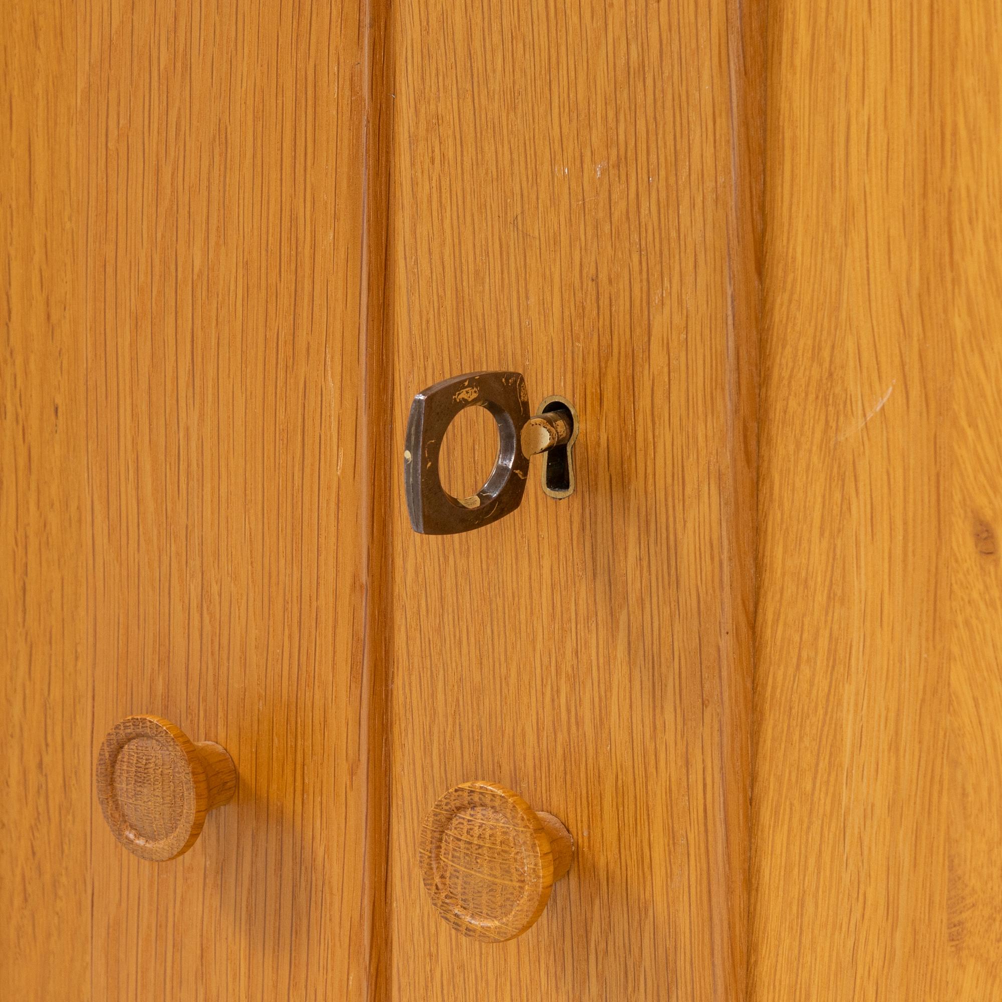 Carl Malmsten, a oak 'Visingsö' bookcase/cabinet, second half of the 20th Century.