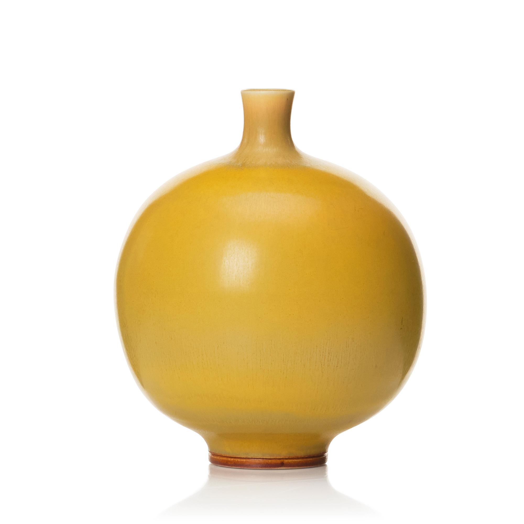 Berndt Friberg, a stoneware vase, Gustavsberg studio, Sweden 1975.