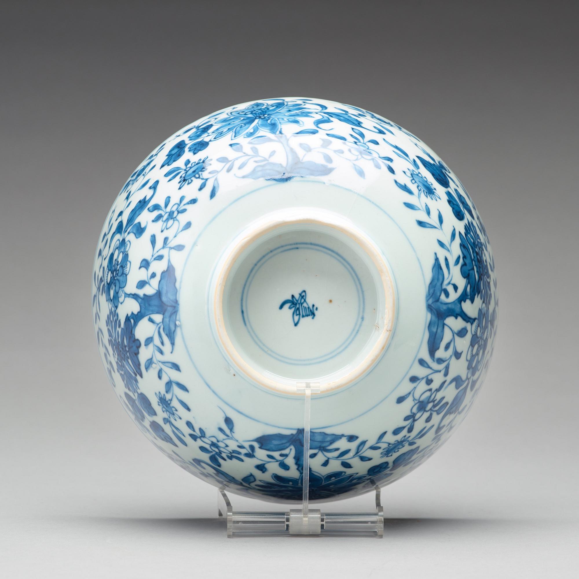 SKÅL, porslin. Qingdynastin, Kangxi, tidigt 1700-tal.