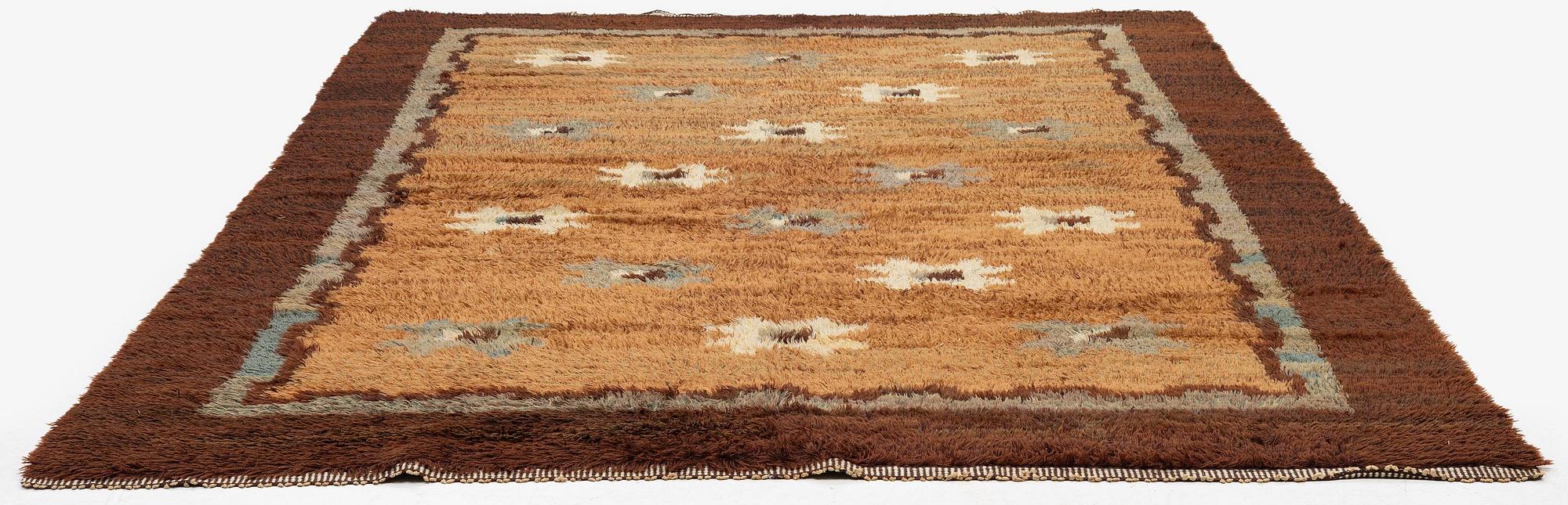 Matta, rya, ca 305 x 209 cm, signerad AK - EJ.