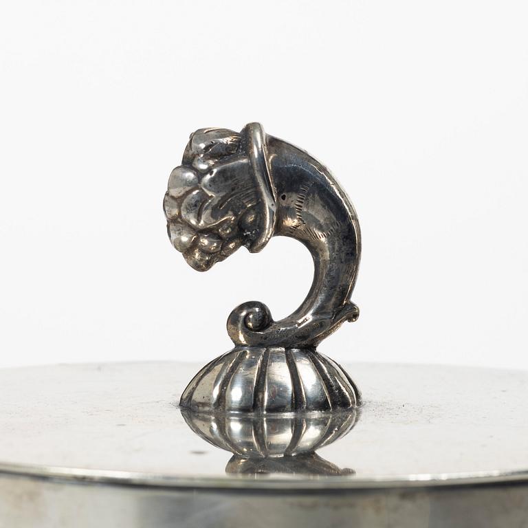 Guldsmedsaktiebolaget (GAB), Ask med lock, silver, Stockholm 1935.