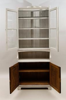 VITRINSKÅP, 1900-talets första hälft.
