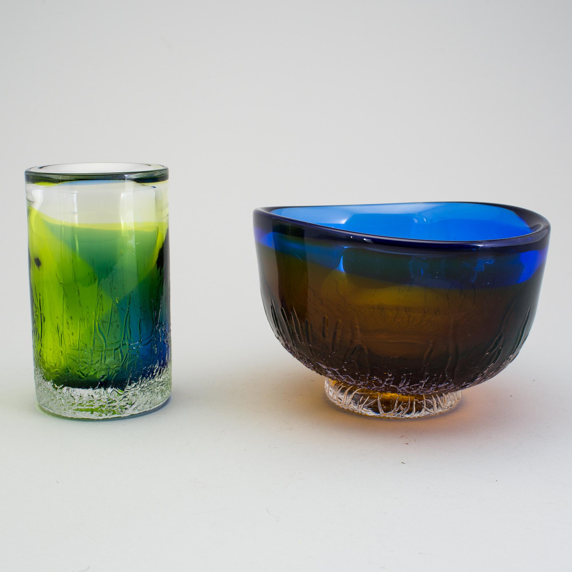 A glass vase and a bowl by Ann & Göran Wärff, Kosta 1970´s.