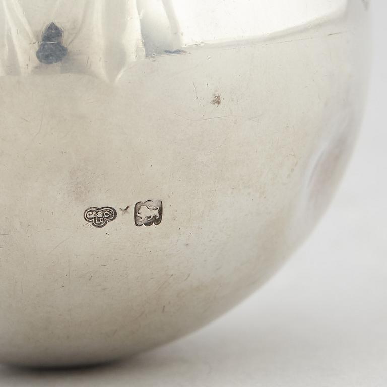 Sugar caster, silver,  Goldsmiths & Silversmiths Co, London 1904-1905.