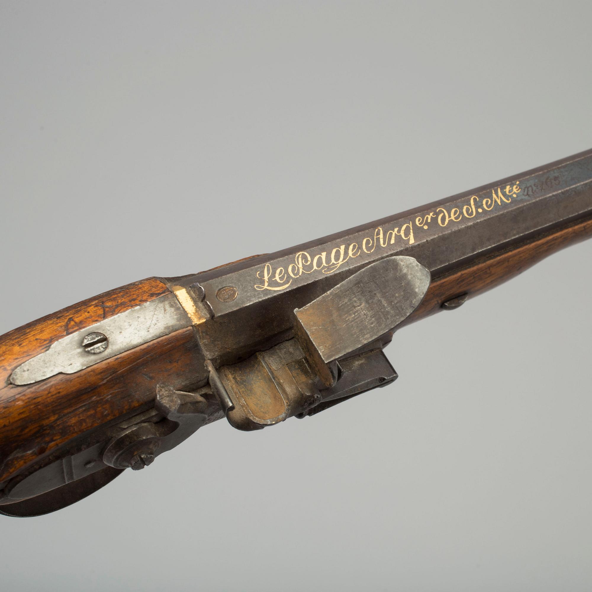 FLINTLÅSPISTOLER, ett par, för officer, signerade Le Page, circa 1810.