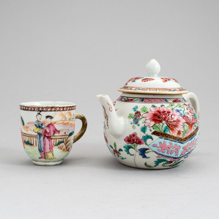 A small teapot and a cup, porcelain, China, Qianlong, 18th century.