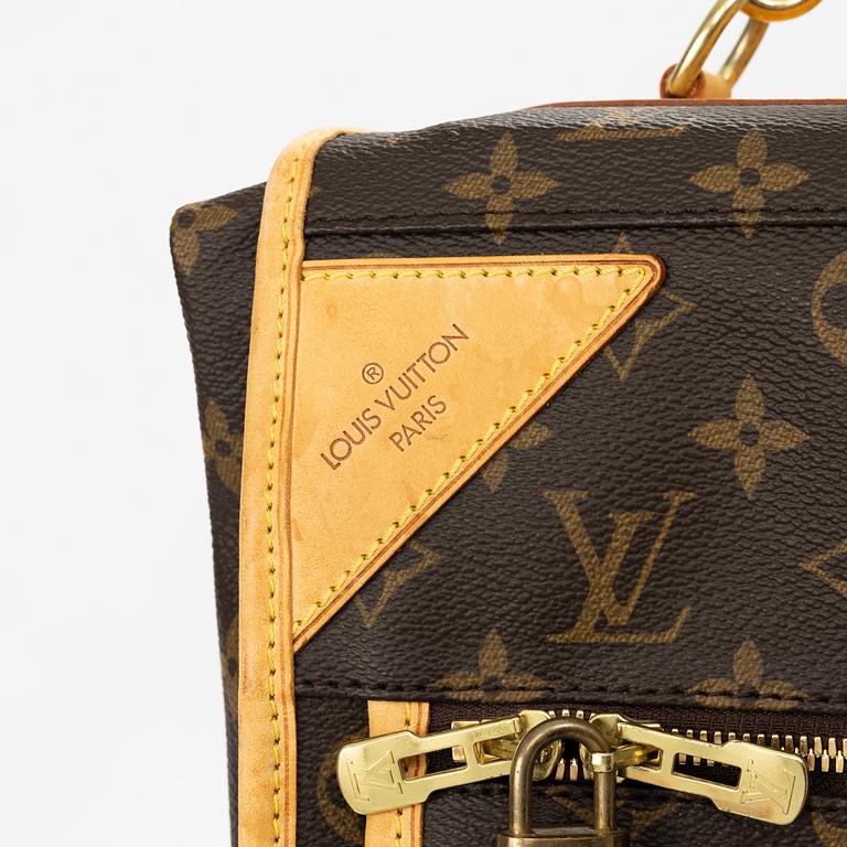 Louis Vuitton, travel wardrobe "Garment cloth 24h bag".