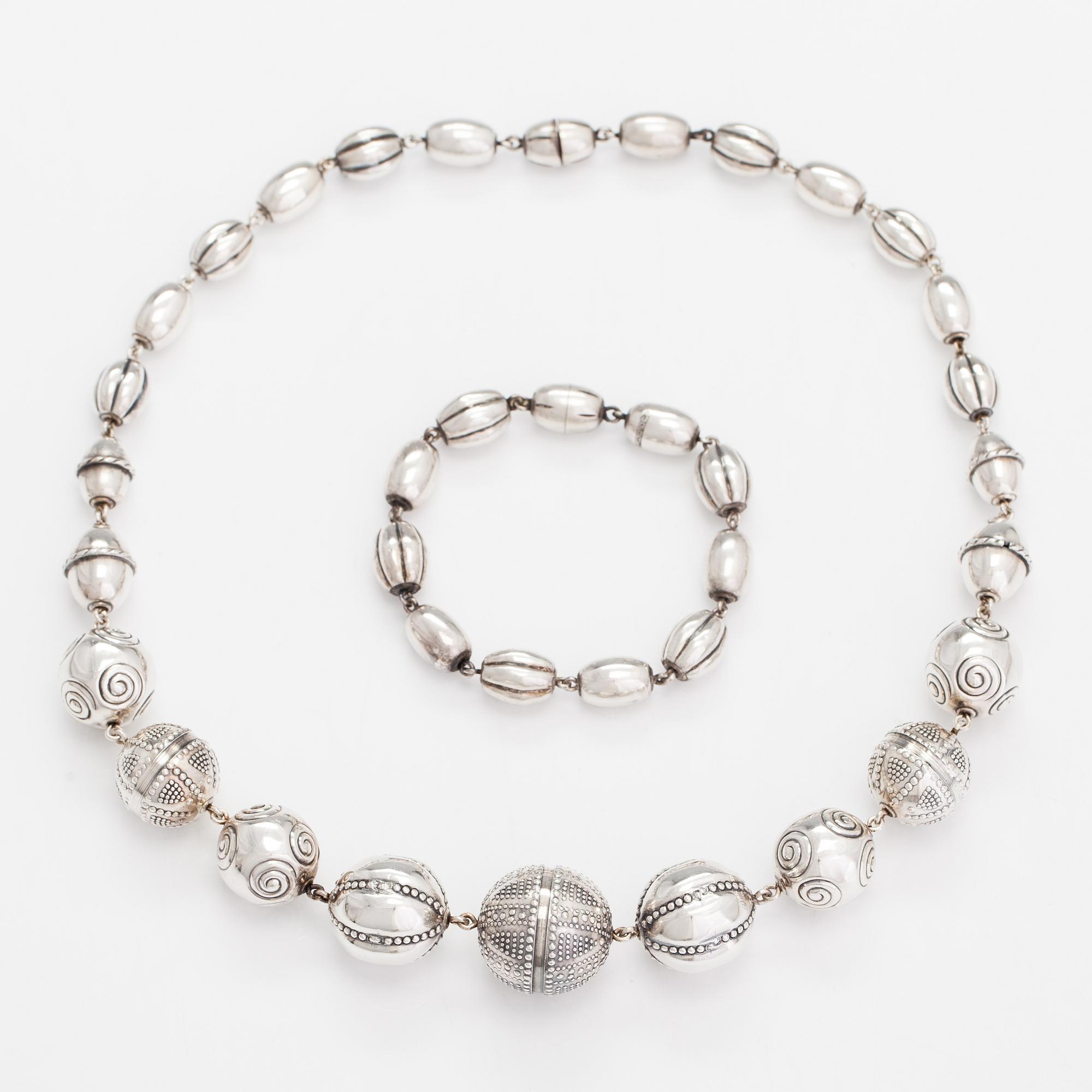 A set of sterling silver necklace and bracelet "Halikko treasure". Kalevala Koru, Helsinki 1967-72.