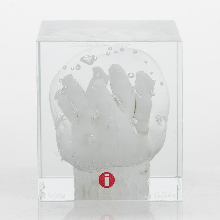 Oiva Toikka, a glass cube, signed Oiva Toikka Nuutajärvi 1995, 87/500.