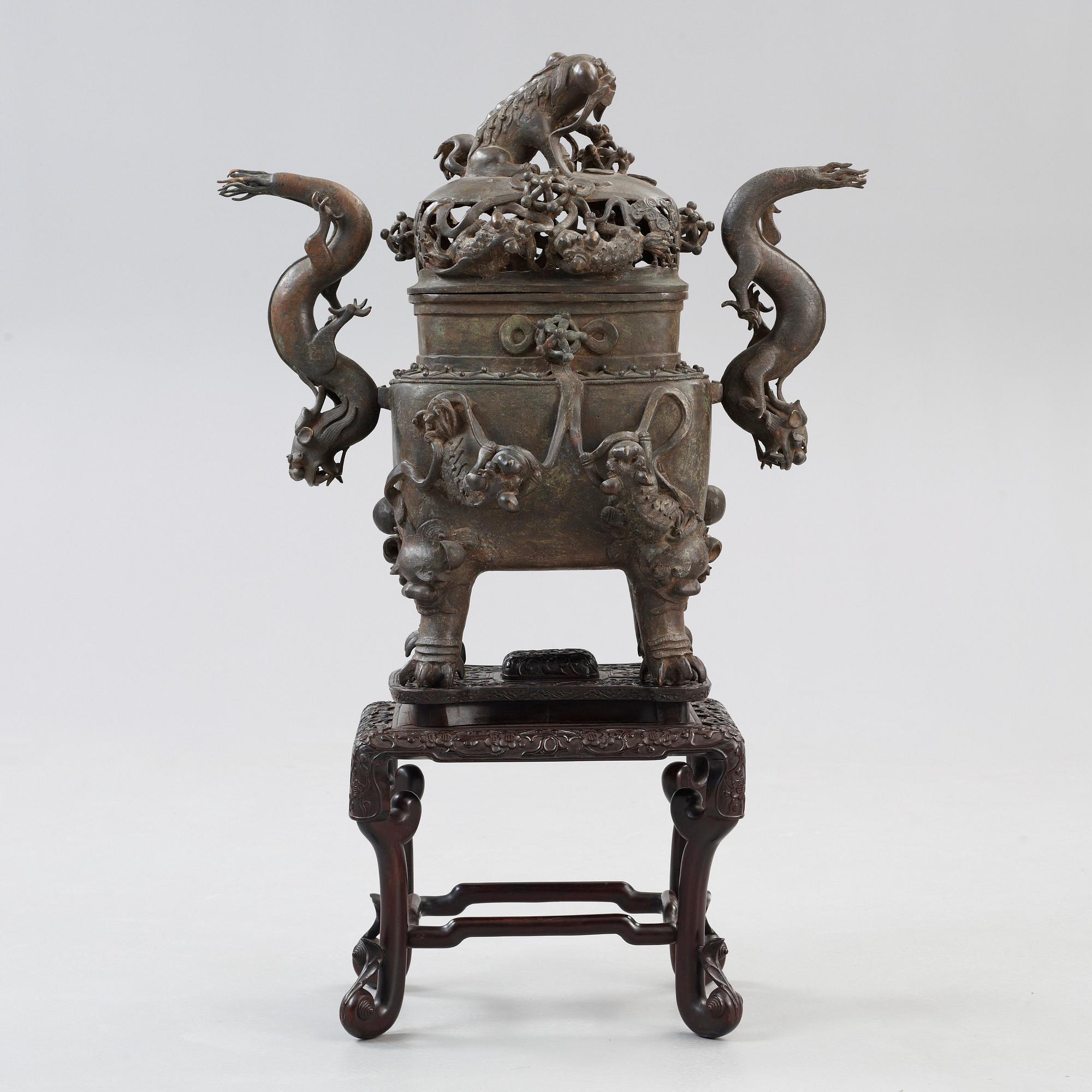 A bronz censer with Zitan stand, Qing dynasty, presumably 19th century. With character mark.