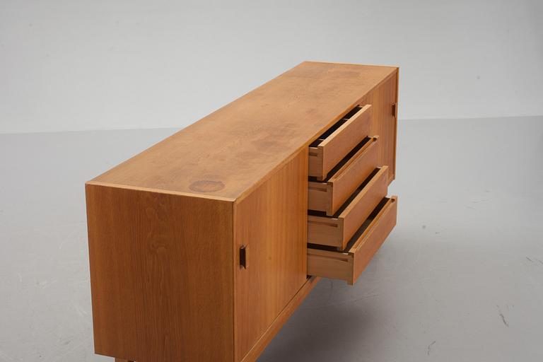 SIDEBOARD, "Arild", Nils Johnsson, Troeds, Bjärnum, 1900-talets andra hälft.