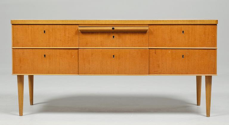 TOALETTBYRÅ, 1940-tal.