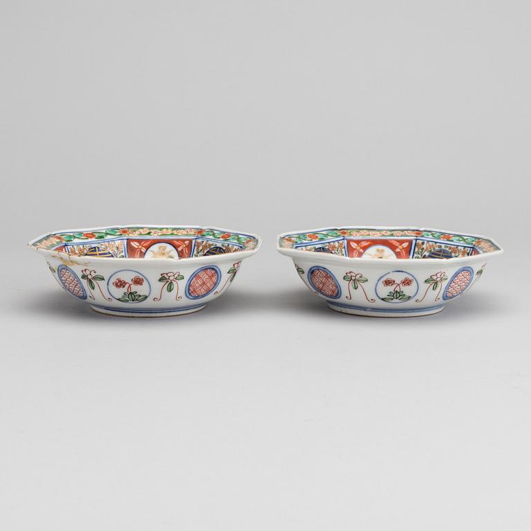TWO JAPANESE BOWLS MARKED WAN LI(19th/20th century).