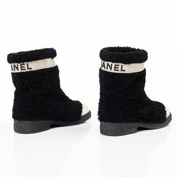 Chanel, "Coco Neige Shearling Boots", storlek 37.