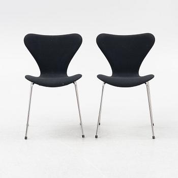 Arne Jacobsen, a set of six 'Series 7' chairs from Fritz Hansen, 21st Century.