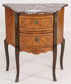 BYRÅ, Louis XVI-stil, 1900-tal.