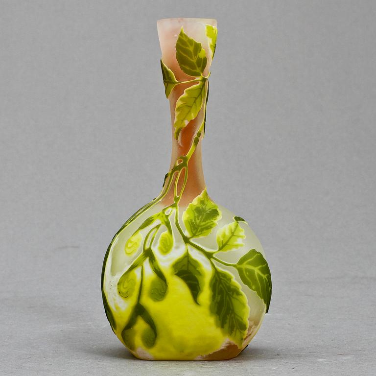 VAS, glas, Emile Gallé, Frankrike, jugend, 1900-talets första hälft, sign Gallé med stjärna.