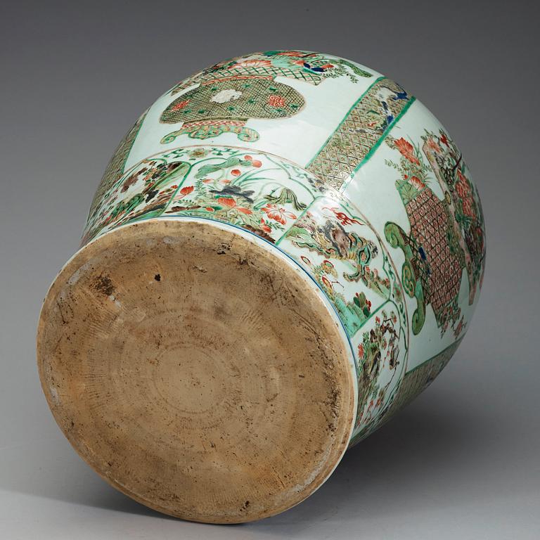 A large famille verte jar, Qing dynasty, Kangxi (1662-1722).