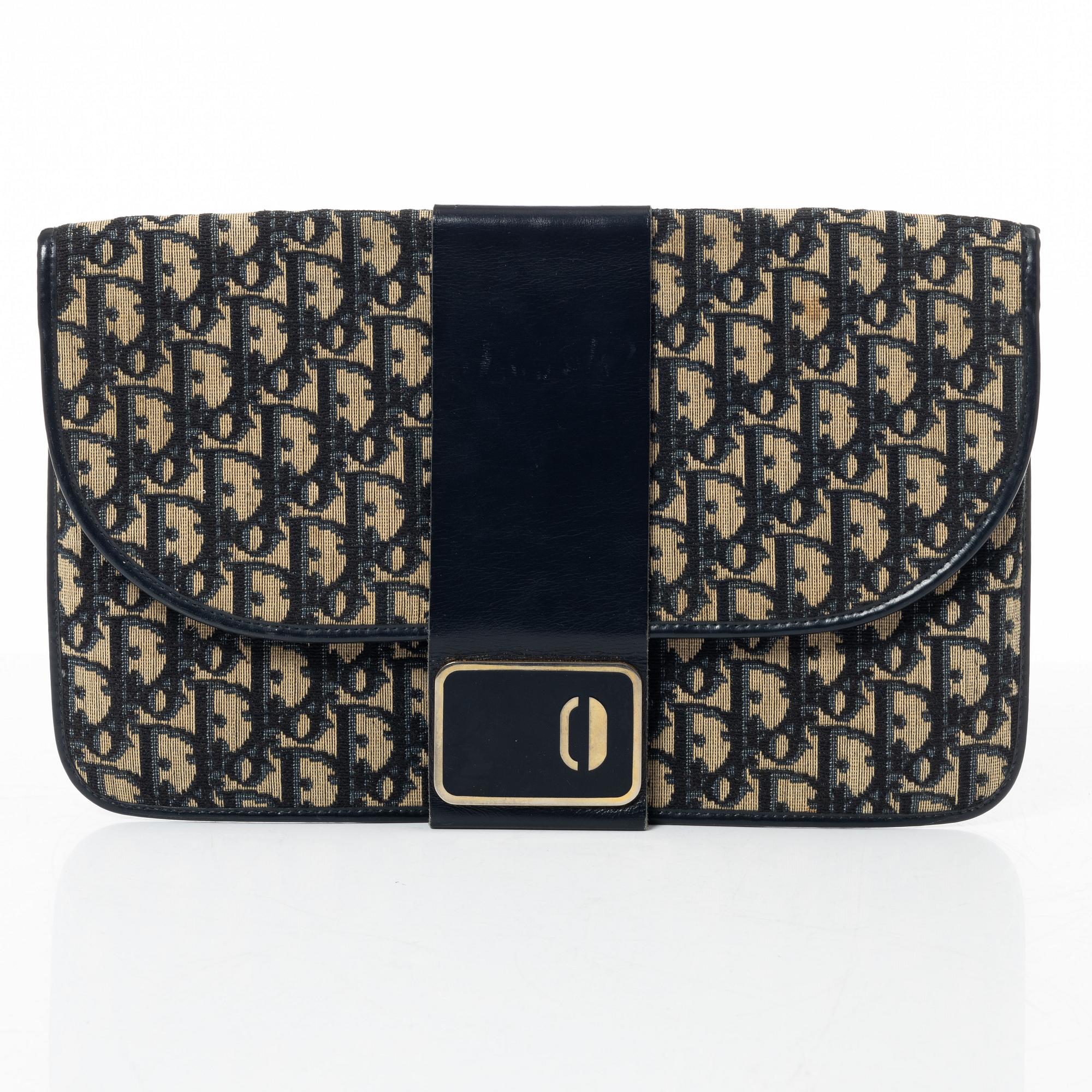 Christian Dior, Translation: "clutch, vintage".