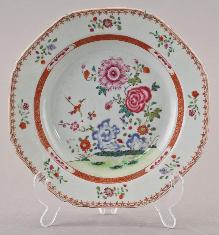 TALLRIKAR, 3 st, porslin, Kina, 1700-tal.