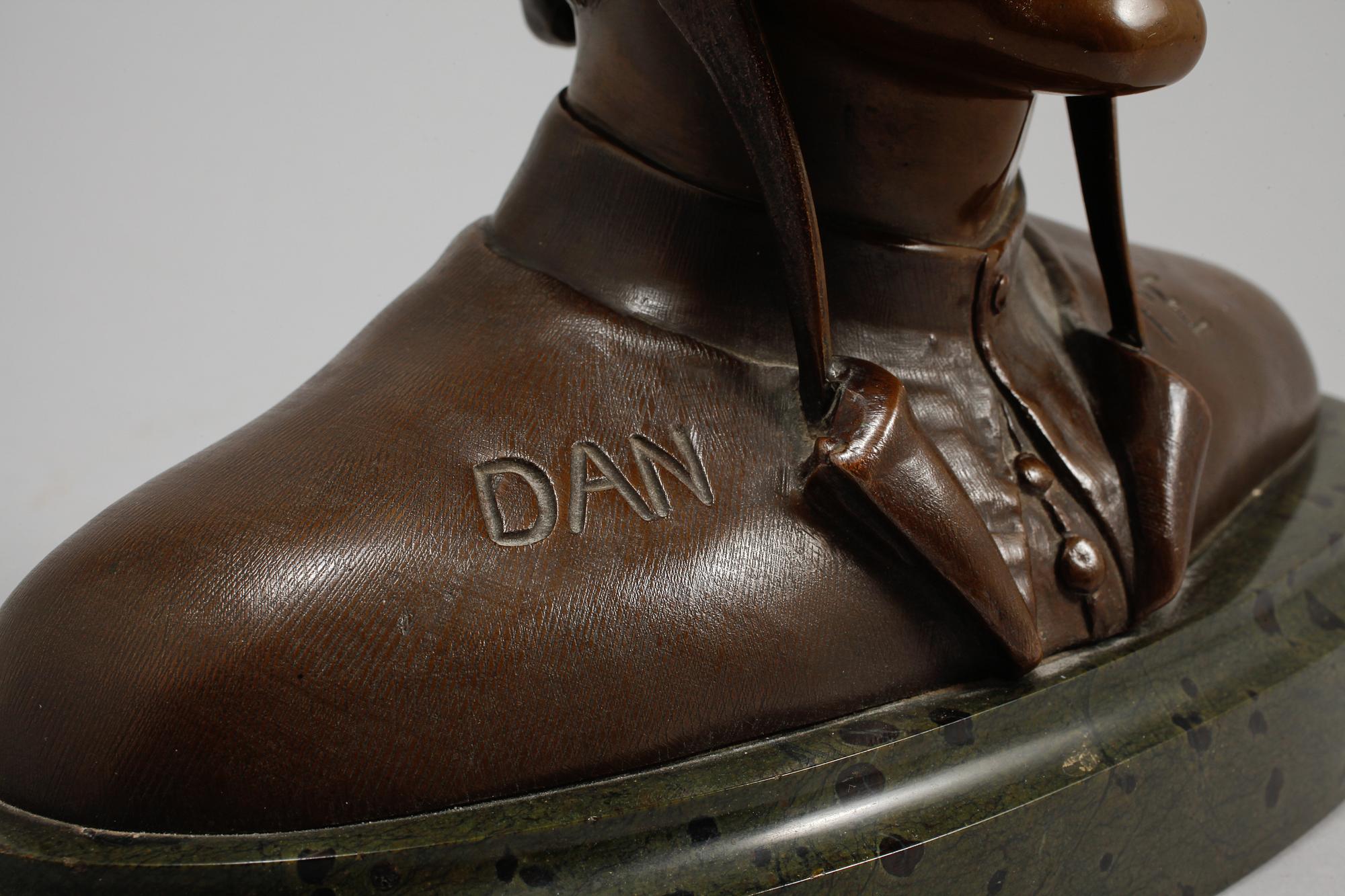 SKULPTUR, patinerad brons och sten, 1900-tal.