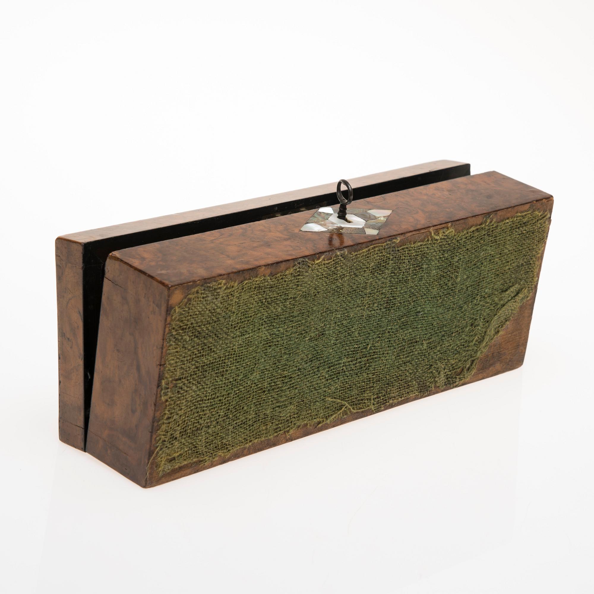 SKRIN, valnöt och valnötsrot, England ca 1900.