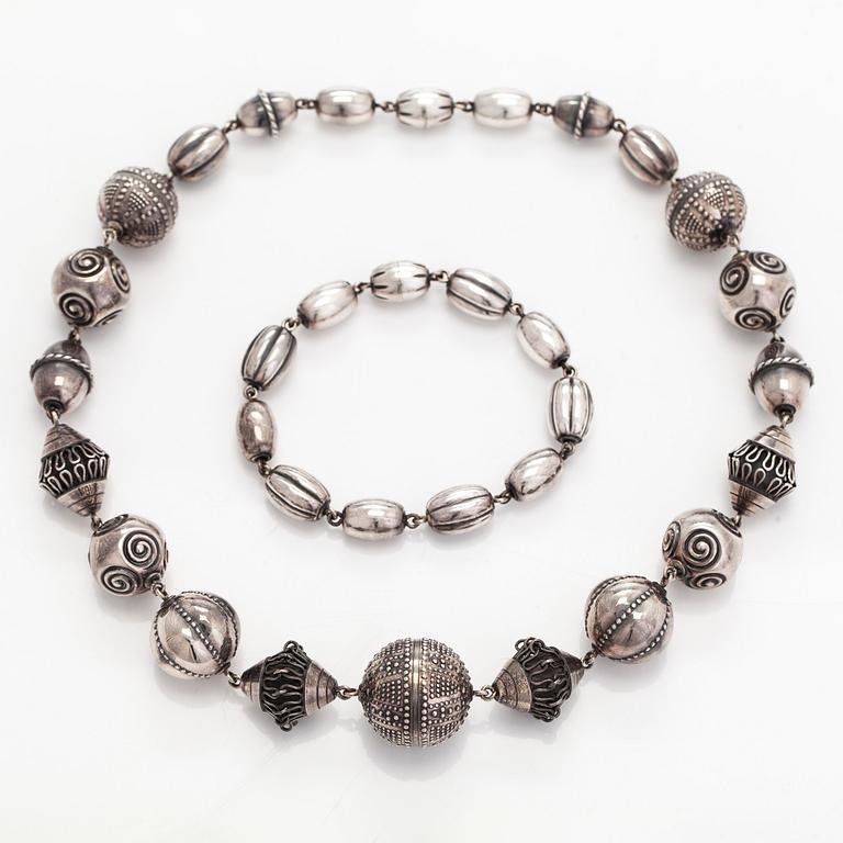 Kalevala Koru, "Halikon kääty", necklace and bracelet, silver, 1988.