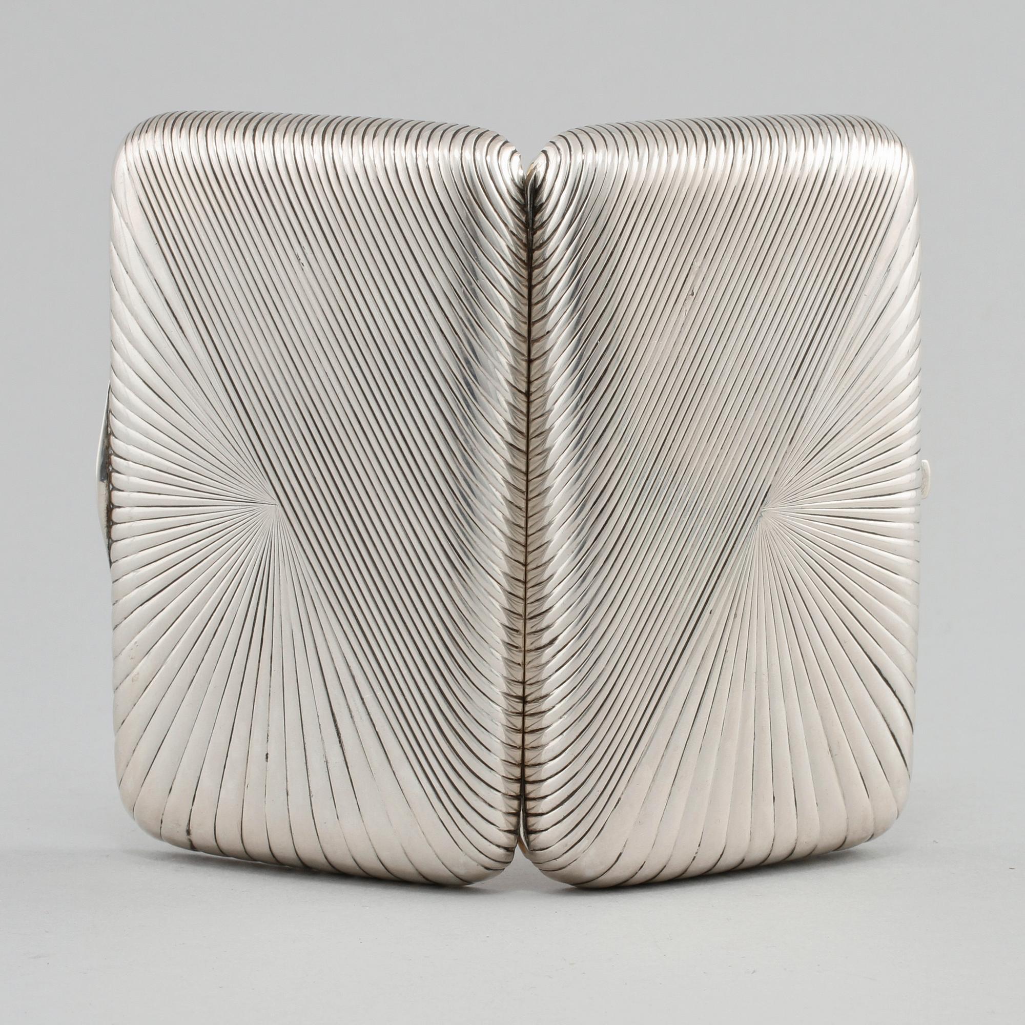 CIGARETTETUI, silver,St. Petersburg,  Ryssland, sent 1800-tal, vikt 185 g.