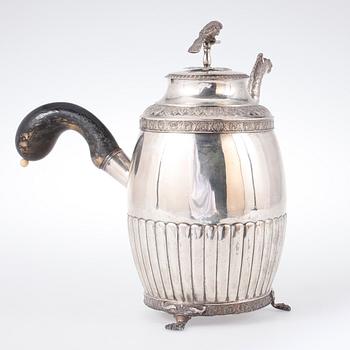 KAFFEKANNA, silver, Jakob Lundberg, Stockholm, 1829. Vikt ca 835 gram.