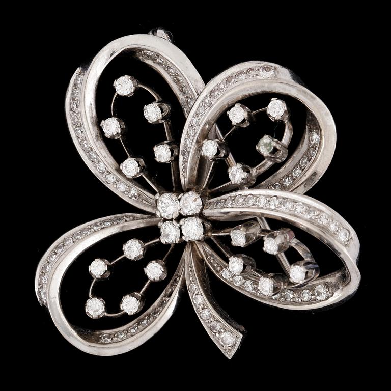BROSCH, 18k vitguld med briljantslipade diamanter tot ca0,60ct. Fahlström, Stockholm, 1956. Vikt 11g.