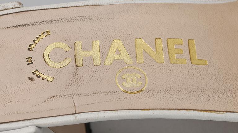 A pair of white leather slip-in by Chanel.
