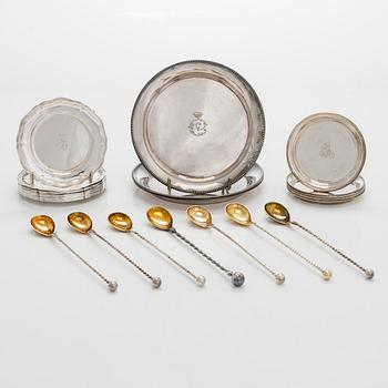 Coasters, 18 st, och cocktailskedar, 7 st, silver, samt 3 flaskunderlägg i nysilver, finska tillverkare, mest 1930-tal.