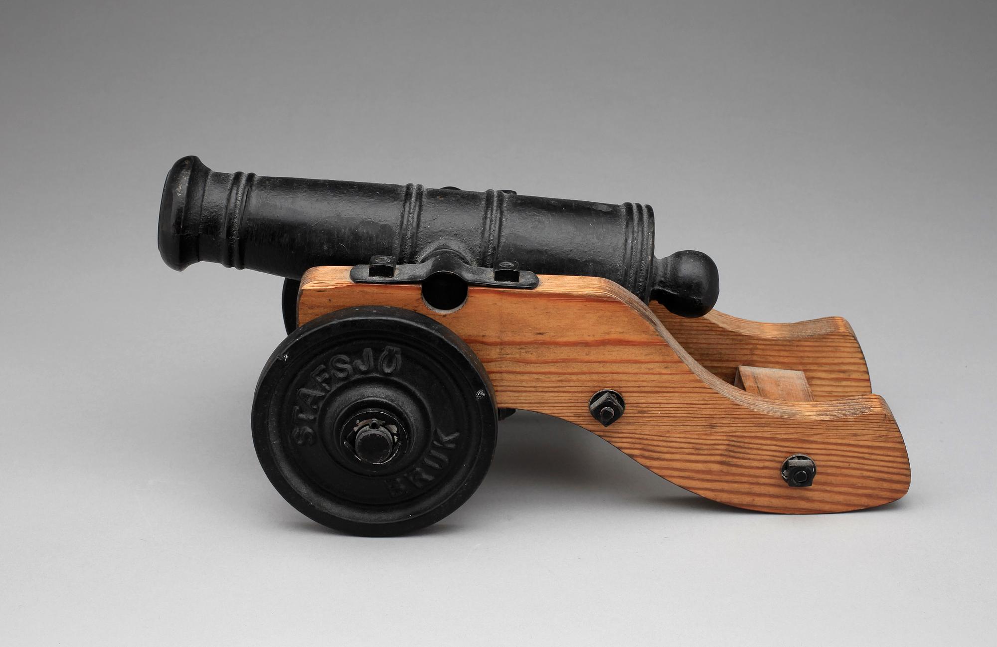 SALUTKANON, gjutjärn, Stavsjö bruk, 1900-tal.