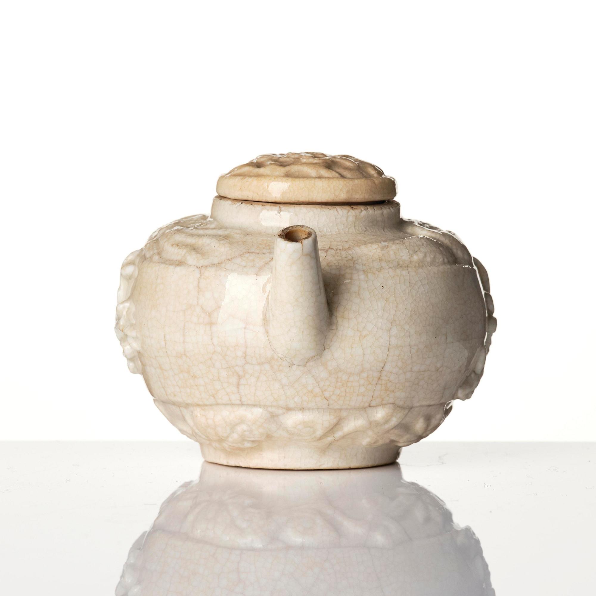 Skålar två stycken, vitglaserade samt kanna med lock, keramik, 1600-/1700-tal.