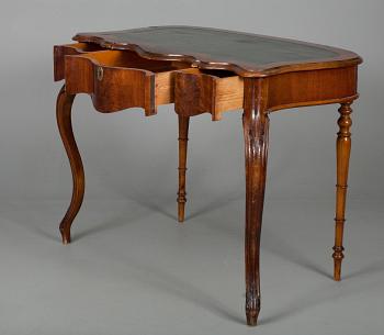 KIRJOITUSPÖYTÄ, uusrokokoo, 1800-luvun puoliväli.