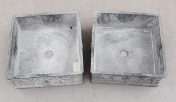 BLOMSTERJARDINJÄRER, 1 par, gjutjärn, modern tillverkning.