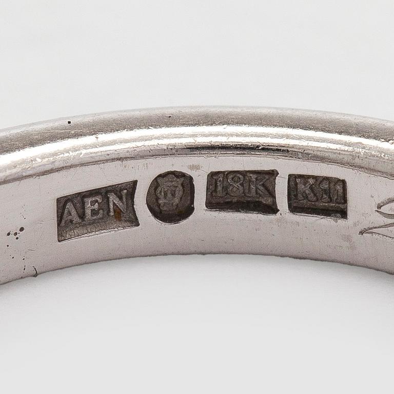 An 18K white gold ring with Flander cut diamonds. AEN Àjour Stockholm 2008.