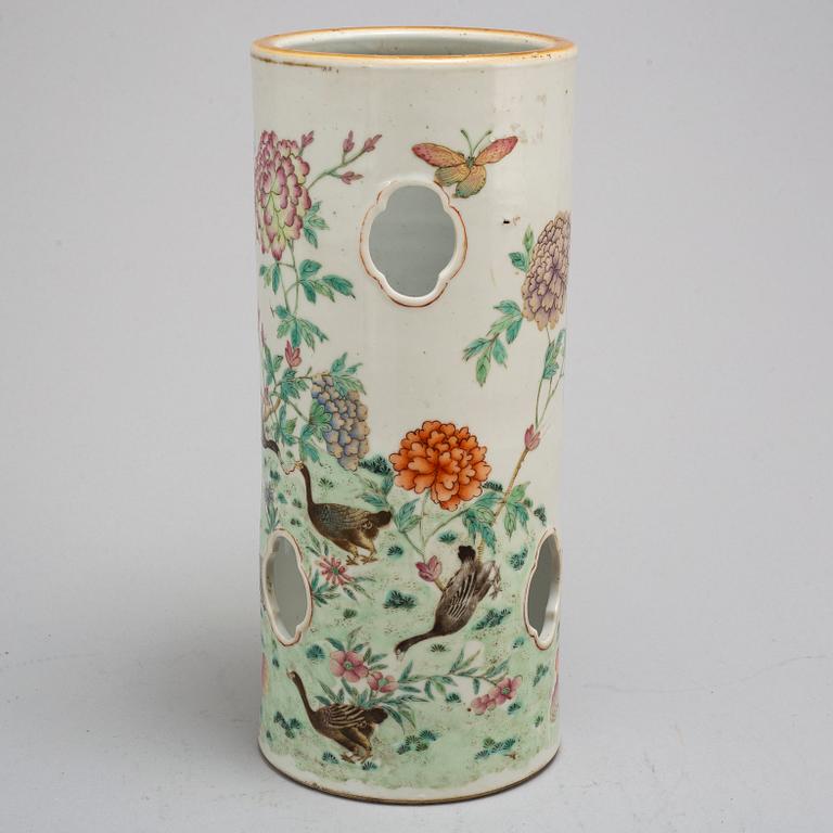 A famille rose lantern/hatstand, Qing dynasty, circa 1900.